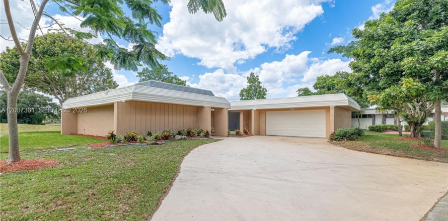 Villa ou maison à Tamarac, Floride 5 chambres, 201.69 m2 № 2075328