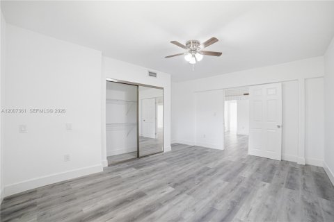 Villa ou maison à vendre à Tamarac, Floride: 5 chambres, 201.69 m2 № 2075328 - photo 18