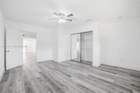 Villa ou maison à vendre à Tamarac, Floride: 5 chambres, 201.69 m2 № 2075328 - photo 16