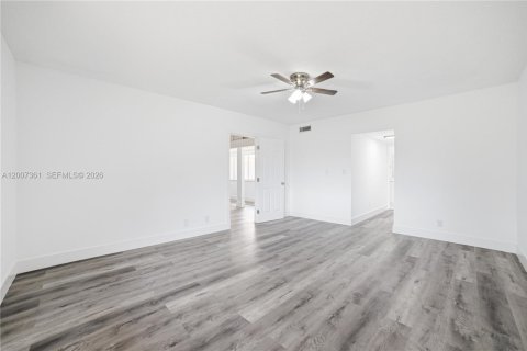 Villa ou maison à vendre à Tamarac, Floride: 5 chambres, 201.69 m2 № 2075328 - photo 12
