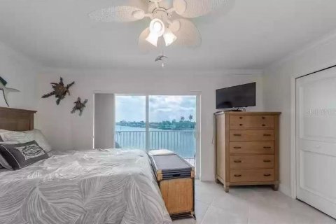 Снять в аренду кондоминиум в Трежер-Айленд, Флорида 3 комнаты, 100.33м2, № 241568 - фото 23