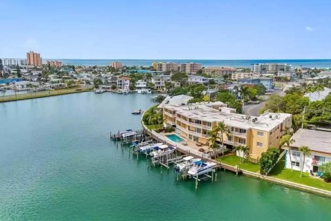 Снять в аренду кондоминиум в Трежер-Айленд, Флорида 3 комнаты, 100.33м2, № 241568 - фото 7