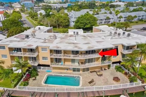Снять в аренду кондоминиум в Трежер-Айленд, Флорида 3 комнаты, 100.33м2, № 241568 - фото 5