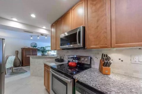 Снять в аренду кондоминиум в Трежер-Айленд, Флорида 3 комнаты, 100.33м2, № 241568 - фото 21