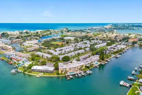 Снять в аренду кондоминиум в Трежер-Айленд, Флорида 3 комнаты, 100.33м2, № 241568 - фото 4