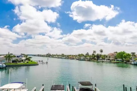 Снять в аренду кондоминиум в Трежер-Айленд, Флорида 3 комнаты, 100.33м2, № 241568 - фото 10