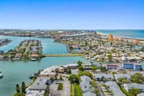 Снять в аренду кондоминиум в Трежер-Айленд, Флорида 3 комнаты, 100.33м2, № 241568 - фото 8