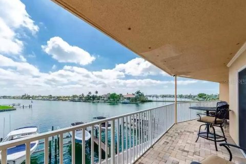 Снять в аренду кондоминиум в Трежер-Айленд, Флорида 3 комнаты, 100.33м2, № 241568 - фото 16