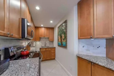 Снять в аренду кондоминиум в Трежер-Айленд, Флорида 3 комнаты, 100.33м2, № 241568 - фото 22