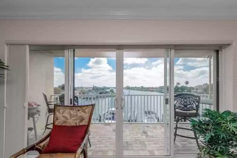 Снять в аренду кондоминиум в Трежер-Айленд, Флорида 3 комнаты, 100.33м2, № 241568 - фото 14