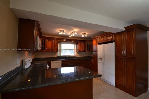 Condominio en alquiler en Coral Springs, Florida, 3 dormitorios, 121.14 m2 № 1951066 - foto 1