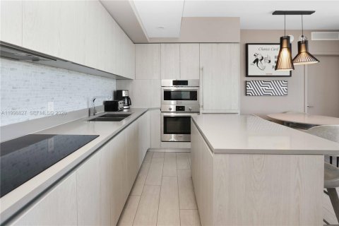 Condo in Hollywood, Florida, 3 bedrooms № 2188504 - photo 9