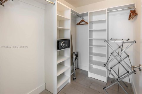 Condo in Hollywood, Florida, 3 bedrooms № 2188504 - photo 21