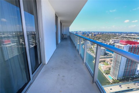 Condo in Hollywood, Florida, 3 bedrooms № 2188504 - photo 29