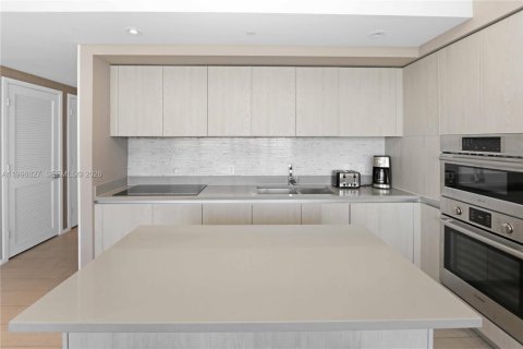Condo in Hollywood, Florida, 3 bedrooms № 2188504 - photo 8
