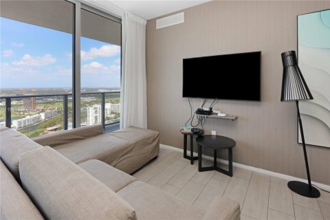 Condo in Hollywood, Florida, 3 bedrooms № 2188504 - photo 3