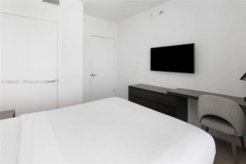 Condo in Hollywood, Florida, 3 bedrooms № 2188504 - photo 13