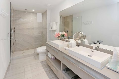 Condo in Hollywood, Florida, 3 bedrooms № 2188504 - photo 23