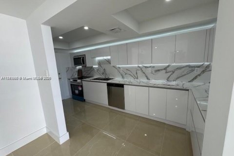 Снять в аренду кондоминиум в Авентура, Флорида 2 спальни, 116.22м2, № 1940063 - фото 3