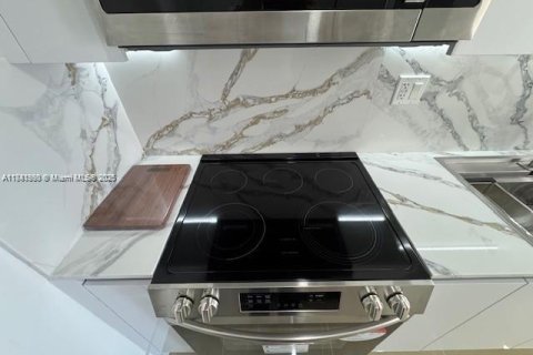 Снять в аренду кондоминиум в Авентура, Флорида 2 спальни, 116.22м2, № 1940063 - фото 1