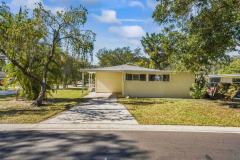 House in Saint Petersburg, Florida 4 bedrooms, 172.61 sq.m. № 1732632 - photo 2