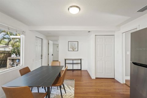 House in Saint Petersburg, Florida 4 bedrooms, 172.61 sq.m. № 1732632 - photo 12