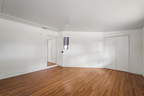 House in Saint Petersburg, Florida 4 bedrooms, 172.61 sq.m. № 1732632 - photo 23