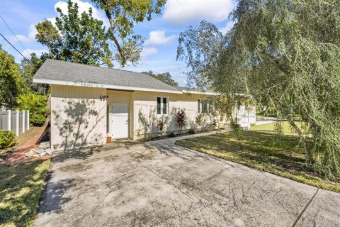 House in Saint Petersburg, Florida 4 bedrooms, 172.61 sq.m. № 1732632 - photo 3