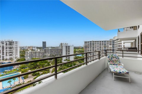 Condominio en venta en Hallandale Beach, Florida, 2 dormitorios, 118.91 m2 № 1779302 - foto 9