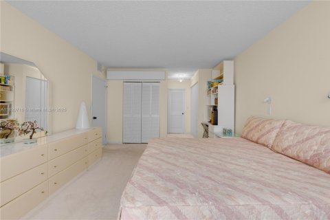 Condominio en venta en Hallandale Beach, Florida, 2 dormitorios, 118.91 m2 № 1779302 - foto 22