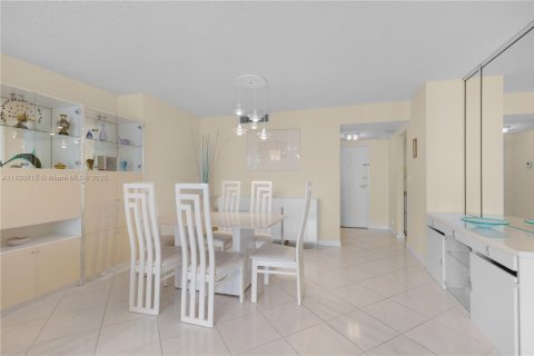 Condominio en venta en Hallandale Beach, Florida, 2 dormitorios, 118.91 m2 № 1779302 - foto 13