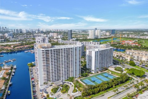 Condominio en venta en Hallandale Beach, Florida, 2 dormitorios, 118.91 m2 № 1779302 - foto 7