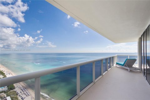 Copropriété à louer à Hallandale Beach, Floride: 3 chambres, 191.84 m2 № 1638334 - photo 23