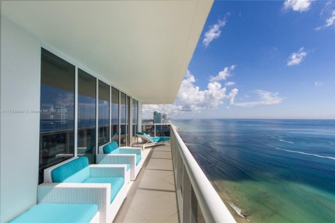 Copropriété à louer à Hallandale Beach, Floride: 3 chambres, 191.84 m2 № 1638334 - photo 24