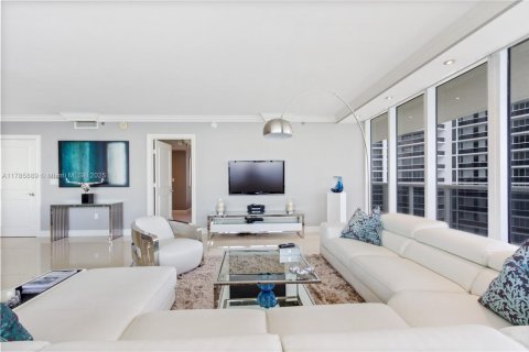 Copropriété à louer à Hallandale Beach, Floride: 3 chambres, 191.84 m2 № 1638334 - photo 4