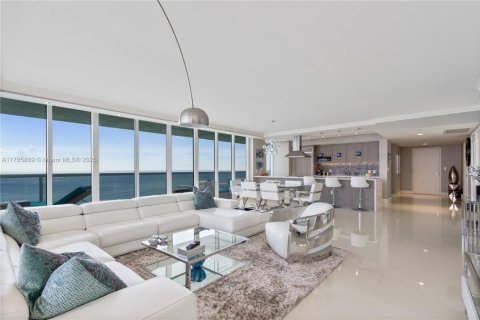 Copropriété à louer à Hallandale Beach, Floride: 3 chambres, 191.84 m2 № 1638334 - photo 3