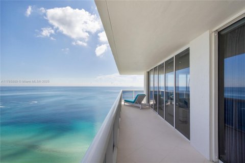 Copropriété à louer à Hallandale Beach, Floride: 3 chambres, 191.84 m2 № 1638334 - photo 22