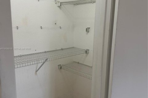 Apartamento en alquiler en Miami, Florida, 1 dormitorio, 54.63 m2 № 2010699 - foto 14