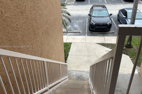 Apartamento en alquiler en Miami, Florida, 1 dormitorio, 54.63 m2 № 2010699 - foto 5