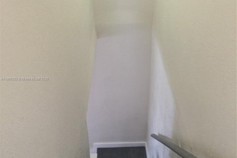 Снять в аренду таунхаус в Майами, Флорида 2 спальни, 282.05м2, № 1950437 - фото 14