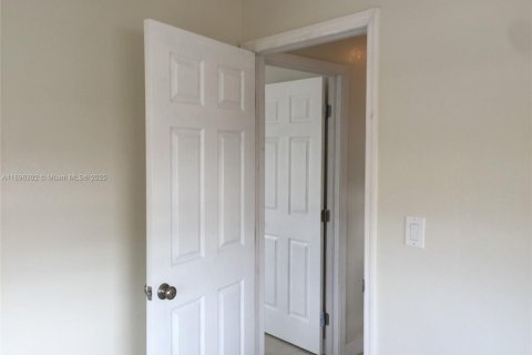 Снять в аренду таунхаус в Майами, Флорида 2 спальни, 282.05м2, № 1950437 - фото 7