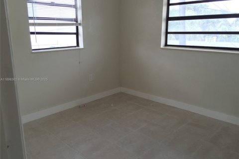 Снять в аренду таунхаус в Майами, Флорида 2 спальни, 282.05м2, № 1950437 - фото 6