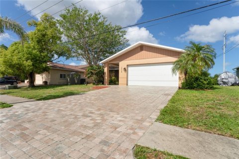 Villa ou maison à vendre à Holiday, Floride: 2 chambres, 170.57 m2 № 2099832 - photo 3