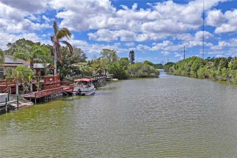 Villa ou maison à vendre à Holiday, Floride: 2 chambres, 170.57 m2 № 2099832 - photo 13