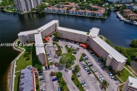 Copropriété à vendre à Aventura, Floride: 2 chambres, 100.61 m2 № 1983318 - photo 24