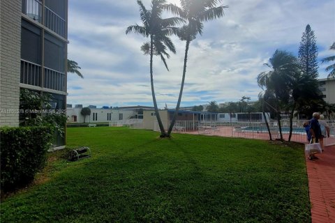 Copropriété à vendre à Aventura, Floride: 2 chambres, 100.61 m2 № 1983318 - photo 16