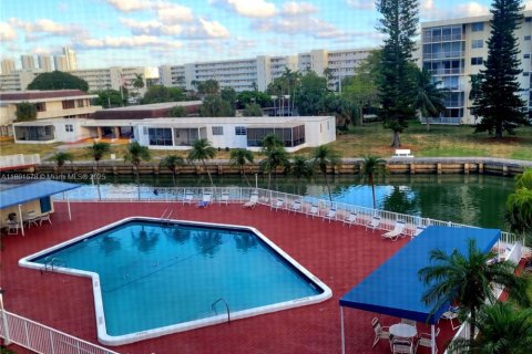 Copropriété à vendre à Aventura, Floride: 2 chambres, 100.61 m2 № 1983318 - photo 1