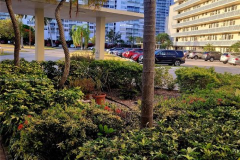 Copropriété à vendre à Aventura, Floride: 2 chambres, 100.61 m2 № 1983318 - photo 20