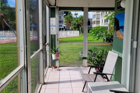 Copropriété à vendre à Aventura, Floride: 2 chambres, 100.61 m2 № 1983318 - photo 14
