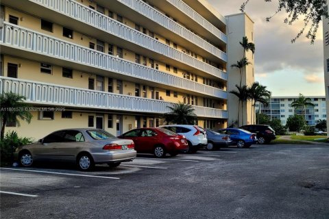 Copropriété à vendre à Aventura, Floride: 2 chambres, 100.61 m2 № 1983318 - photo 18